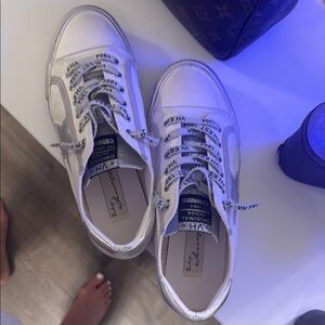 Trendy White Sneakers with Logo Accents